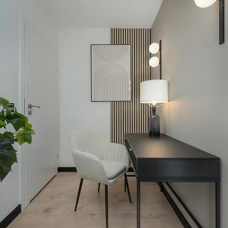 Wroclavia Apartments Dyrekcyjna By Noclegi Renters วรอตซวาฟ ภายนอก รูปภาพ