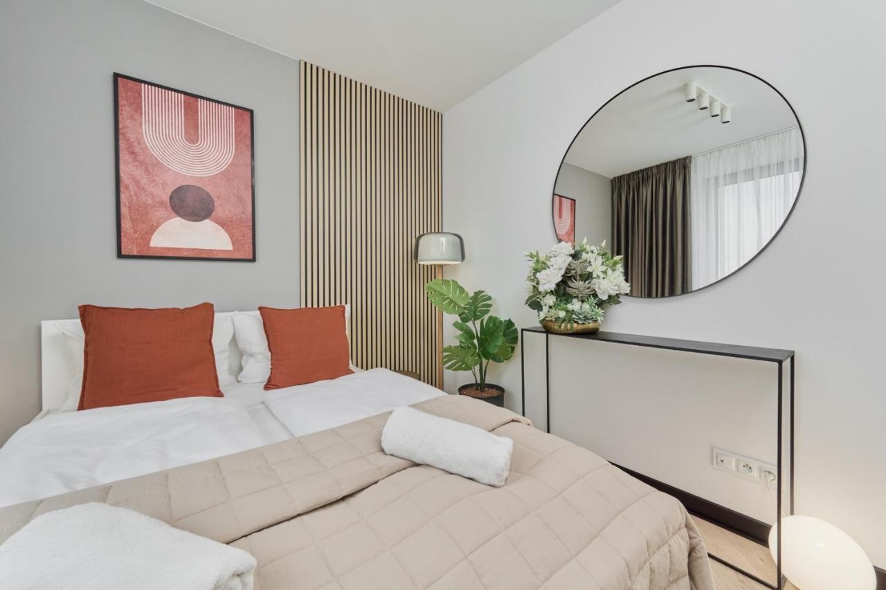 Wroclavia Apartments Dyrekcyjna By Noclegi Renters วรอตซวาฟ ภายนอก รูปภาพ