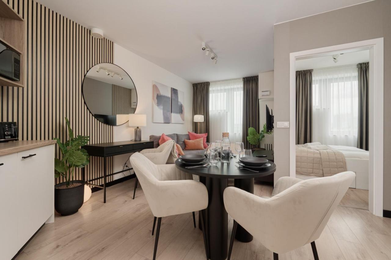 Wroclavia Apartments Dyrekcyjna By Noclegi Renters วรอตซวาฟ ภายนอก รูปภาพ