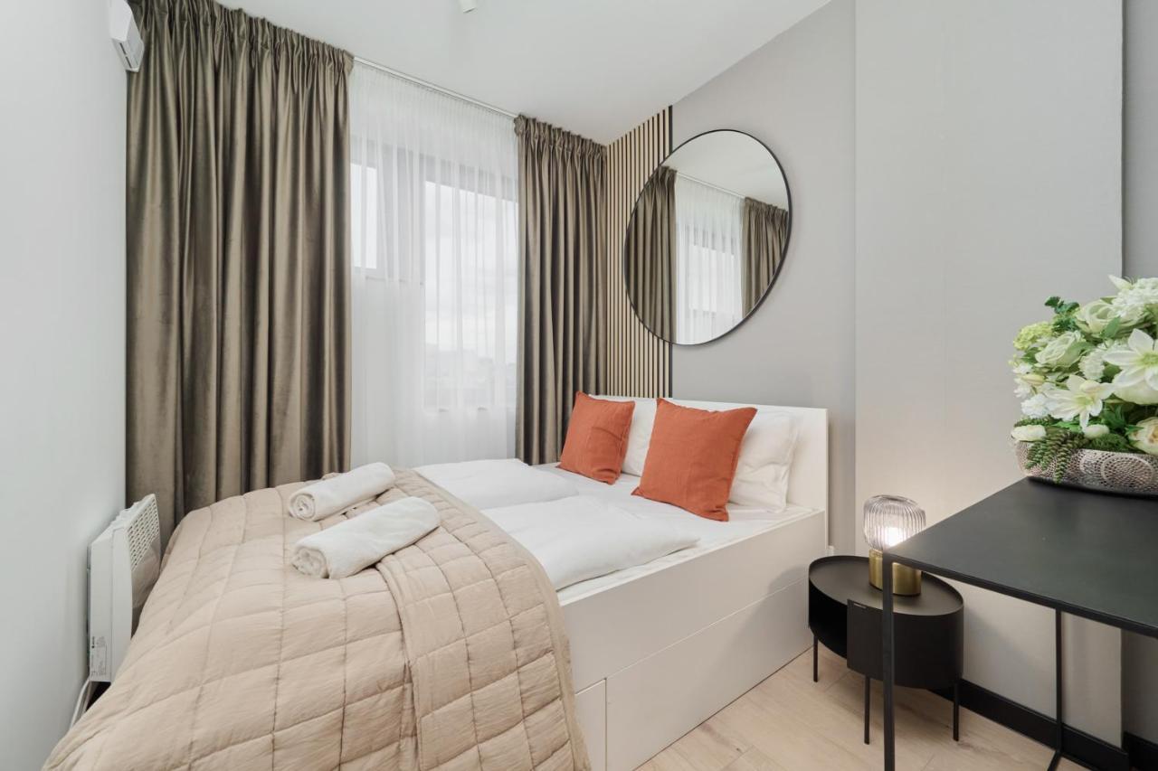 Wroclavia Apartments Dyrekcyjna By Noclegi Renters วรอตซวาฟ ภายนอก รูปภาพ