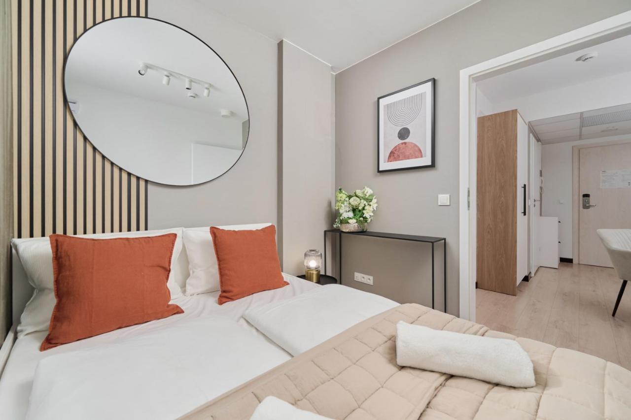 Wroclavia Apartments Dyrekcyjna By Noclegi Renters วรอตซวาฟ ภายนอก รูปภาพ