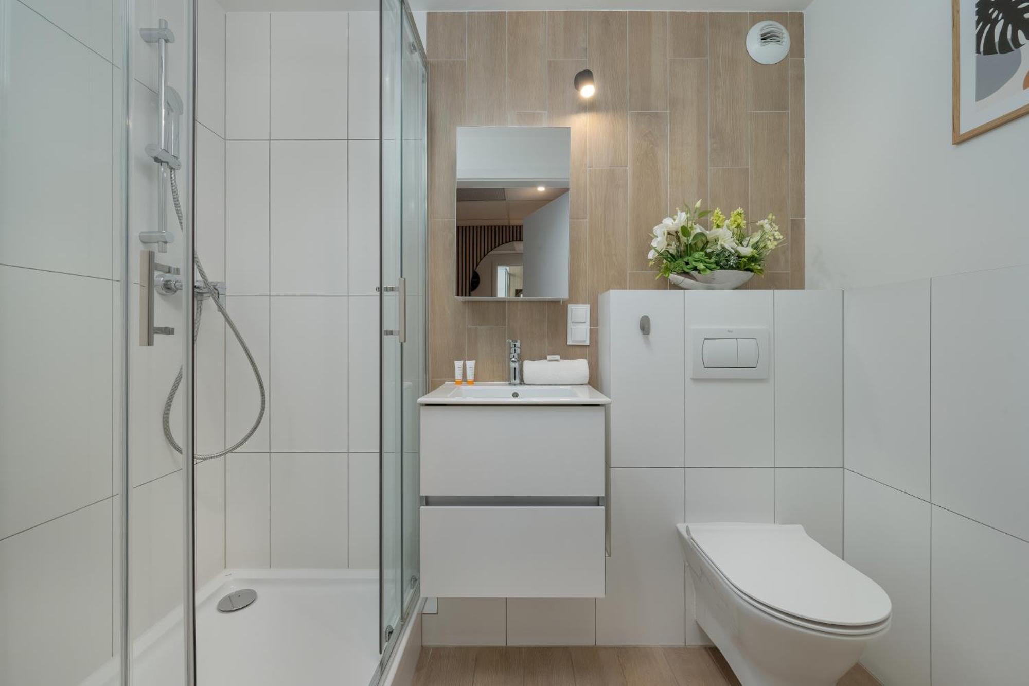 Wroclavia Apartments Dyrekcyjna By Noclegi Renters วรอตซวาฟ ภายนอก รูปภาพ
